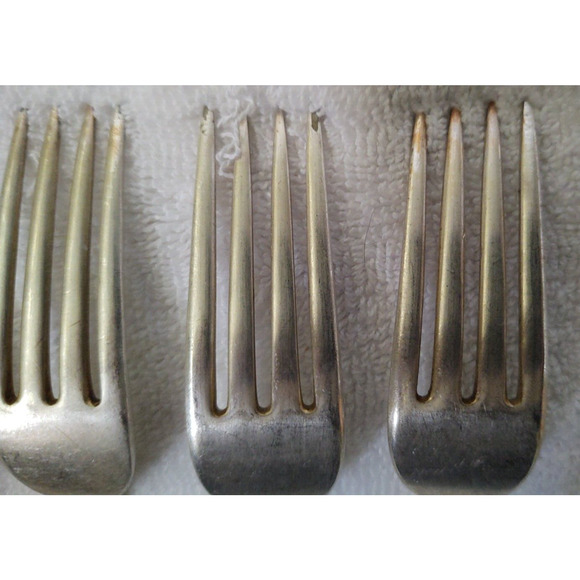 Holmes & Edwards Silverplate Silverware Romance Pattern Dinner Forks 5 Pieces - Picture 4 of 5